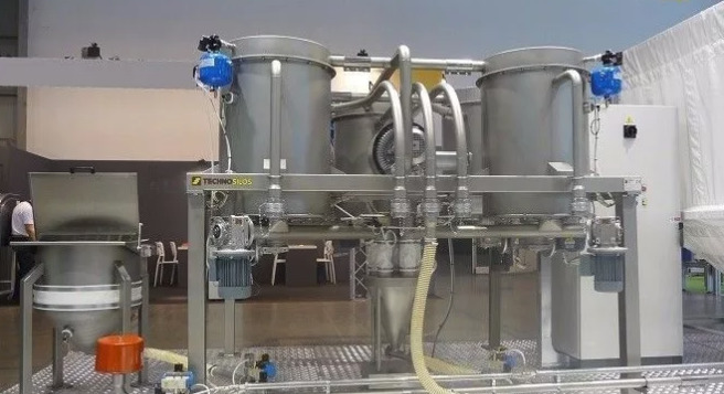 氣力輸送設(shè)備輸送現(xiàn)場(chǎng)實(shí)拍圖