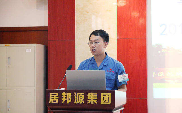 生產(chǎn)一線員工代表李宗萌表示作為一名生產(chǎn)員工要不斷發(fā)揚(yáng)主人翁精神,要干一行,愛(ài)一行,鉆一行,精一行,專業(yè)里面當(dāng)狀元。 生產(chǎn)一線員工代表李宗萌表示作為一名生產(chǎn)員工要不斷發(fā)揚(yáng)主人翁精神,要干一行,愛(ài)一行,鉆一行,精一行,專業(yè)里面當(dāng)狀元。