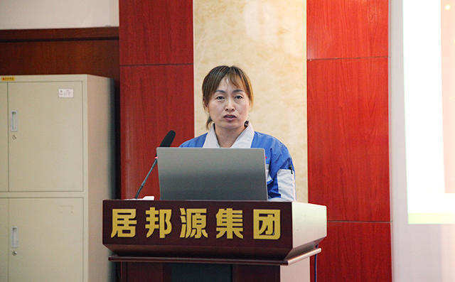 人資部部長(zhǎng)雷廣妮對(duì)公司積分制工作匯報(bào)。 人資部部長(zhǎng)雷廣妮對(duì)公司積分制工作匯報(bào)。