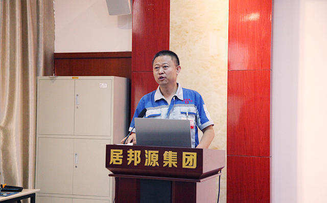 章丘豐源機(jī)械有限公司潘榮常總經(jīng)理作最后會(huì)議總結(jié)致詞。 章丘豐源機(jī)械有限公司潘榮常總經(jīng)理作最后會(huì)議總結(jié)致詞。